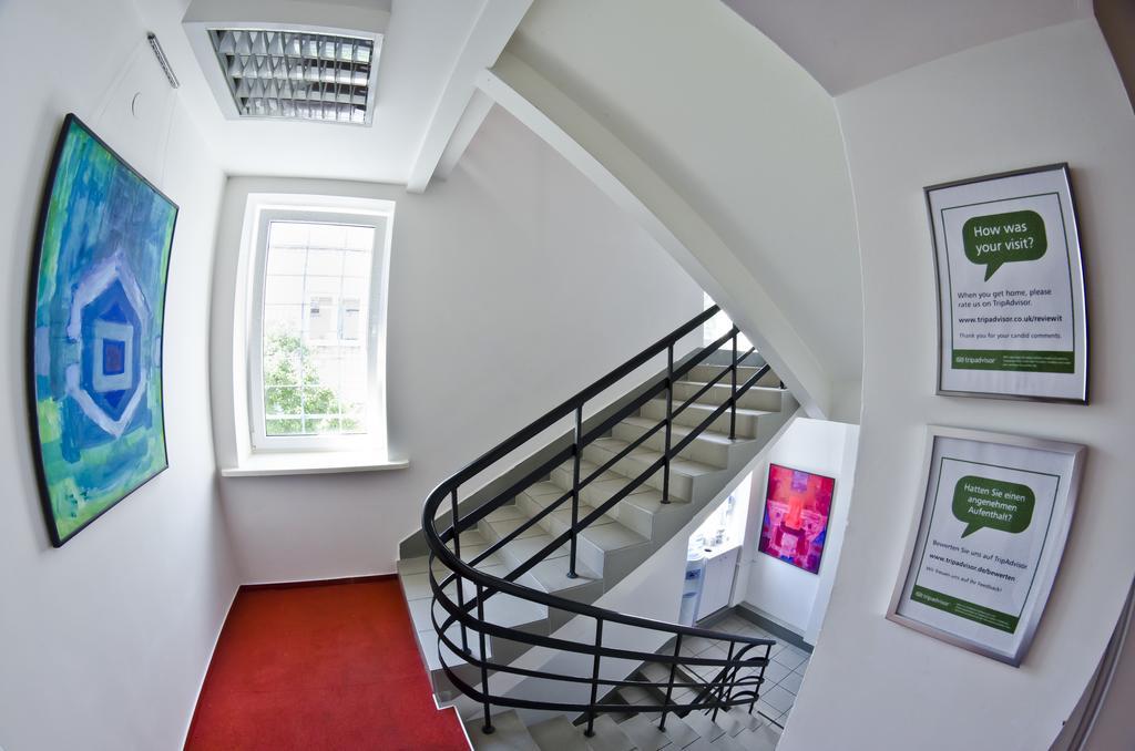 Wilson Hostel Warszawa ภายนอก รูปภาพ
